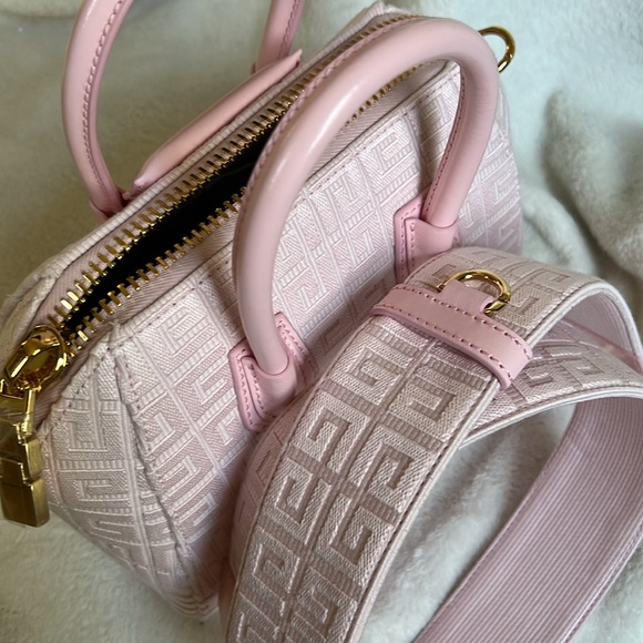 Mini Antigona Leather Satchel Givenchy in Tender Pink NWT - Picture 15 of 17